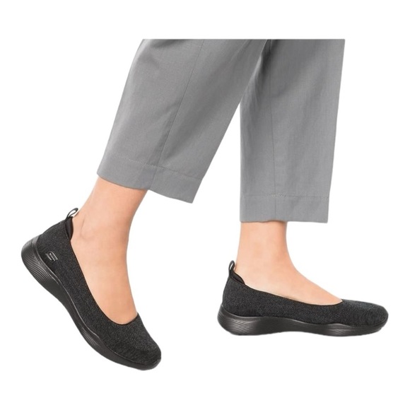 SKECHERS Women's Size 9.5
Wide Fit Air-Cooled Memory Foam Black Slippers 104134W - Picture 6 of 13